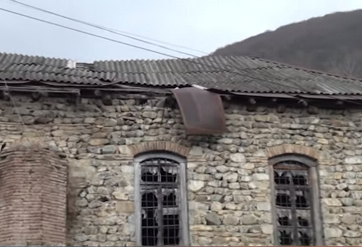 İki əsrlik məscid acınacaqlı durumda - VİDEO