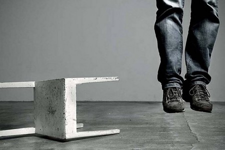 Samuxda gənc özünü asıb