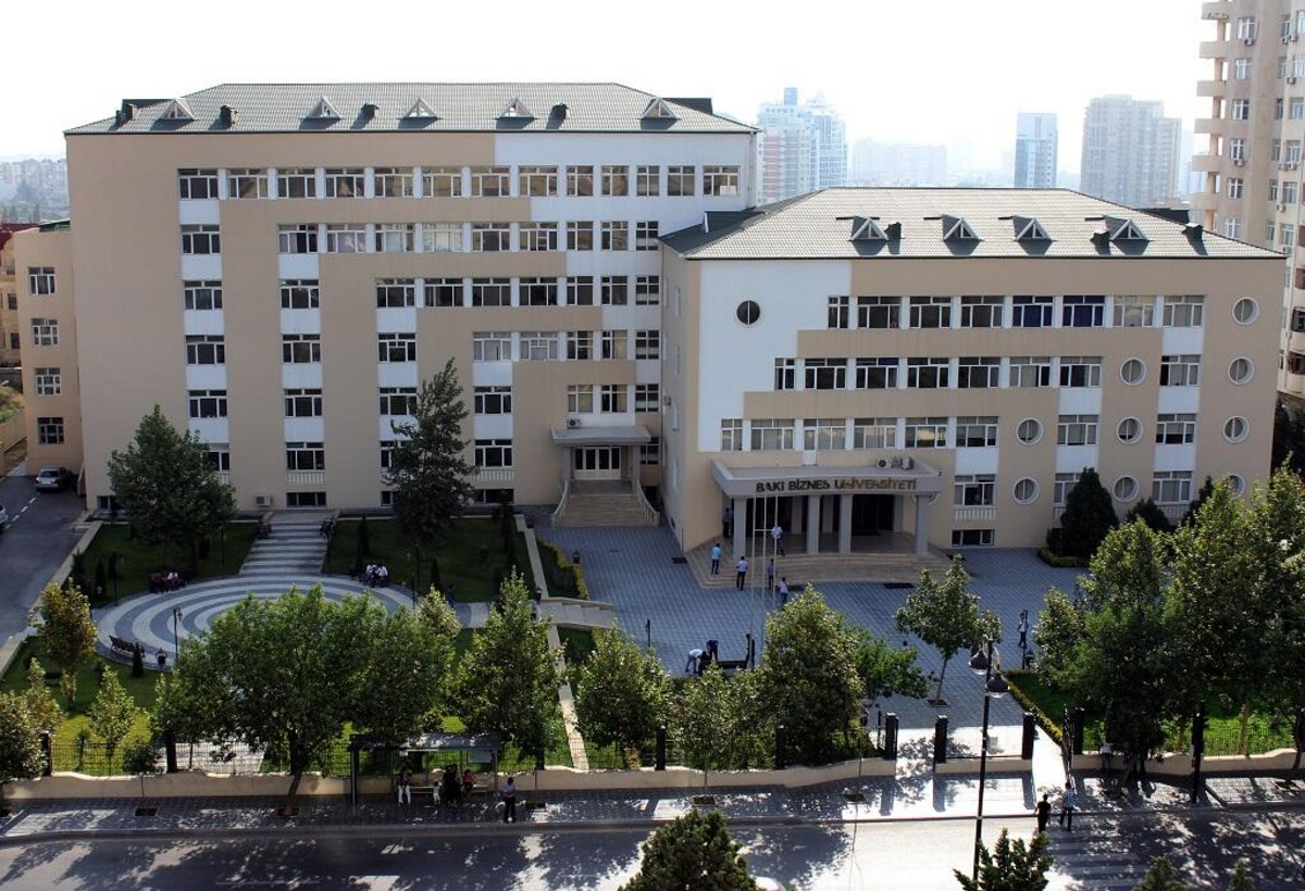 Universitet qanunsuz reklama görə cərimələndi