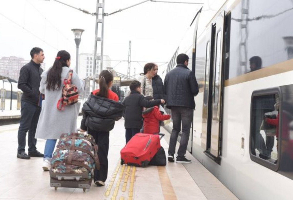 Azərbaycanda qatara minənlər sığorta haqqı ödəyəcək