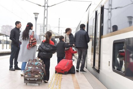 Azərbaycanda qatara minənlər sığorta haqqı ödəyəcək