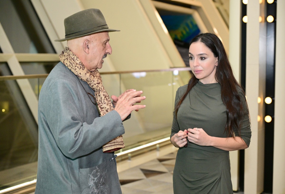 Azərbaycanın həyatından ilhamlanan Yüksələn işıq sərgisi: Leyla Əliyeva ziyarət etdi