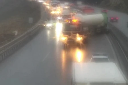 Bakının çıxışında qəza, yol bağlandı