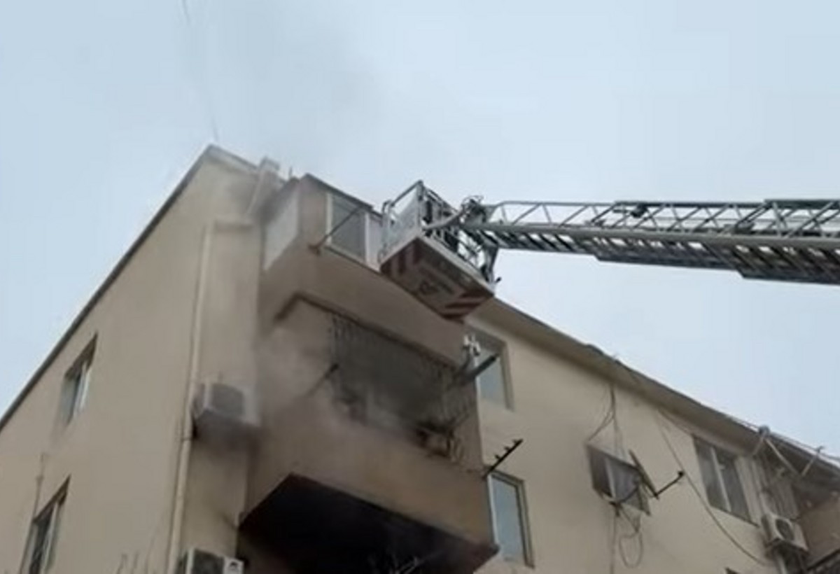 Bakıda beşmərtəbəli binada YANĞIN - VİDEO