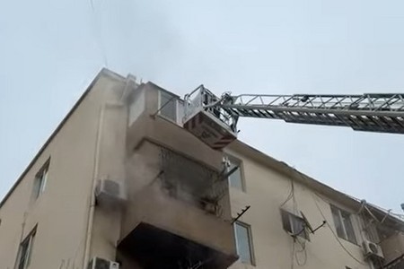 Bakıda beşmərtəbəli binada YANĞIN - VİDEO