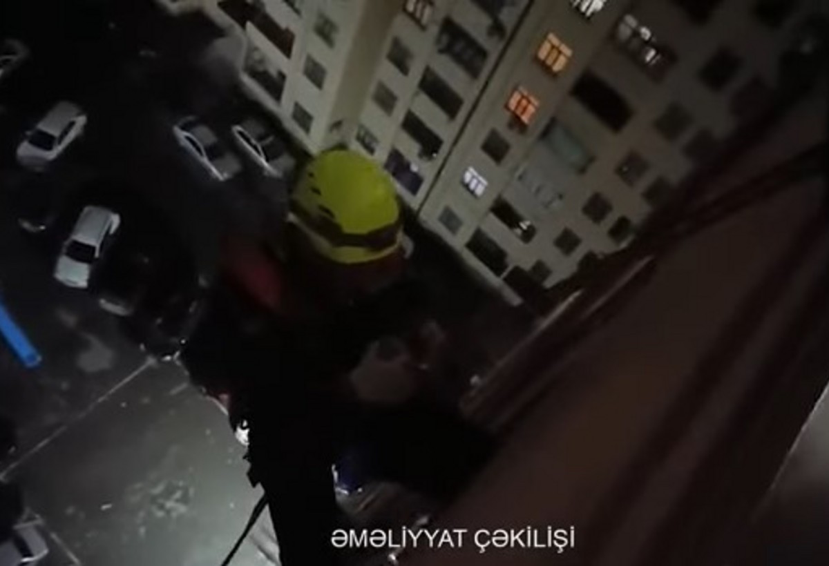 Faciənin qarşısını almaq üçün xilasedicilər 12-ci mərtəbəyə belə qalxdı - VİDEO