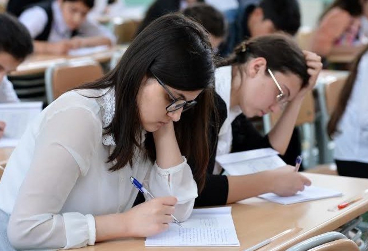 Magistraturaya qəbul olunmaq üçün 20 mindən çox tələbə üçün ilk İMTAHAN