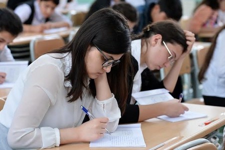 Magistraturaya qəbul olunmaq üçün 20 mindən çox tələbə üçün ilk İMTAHAN