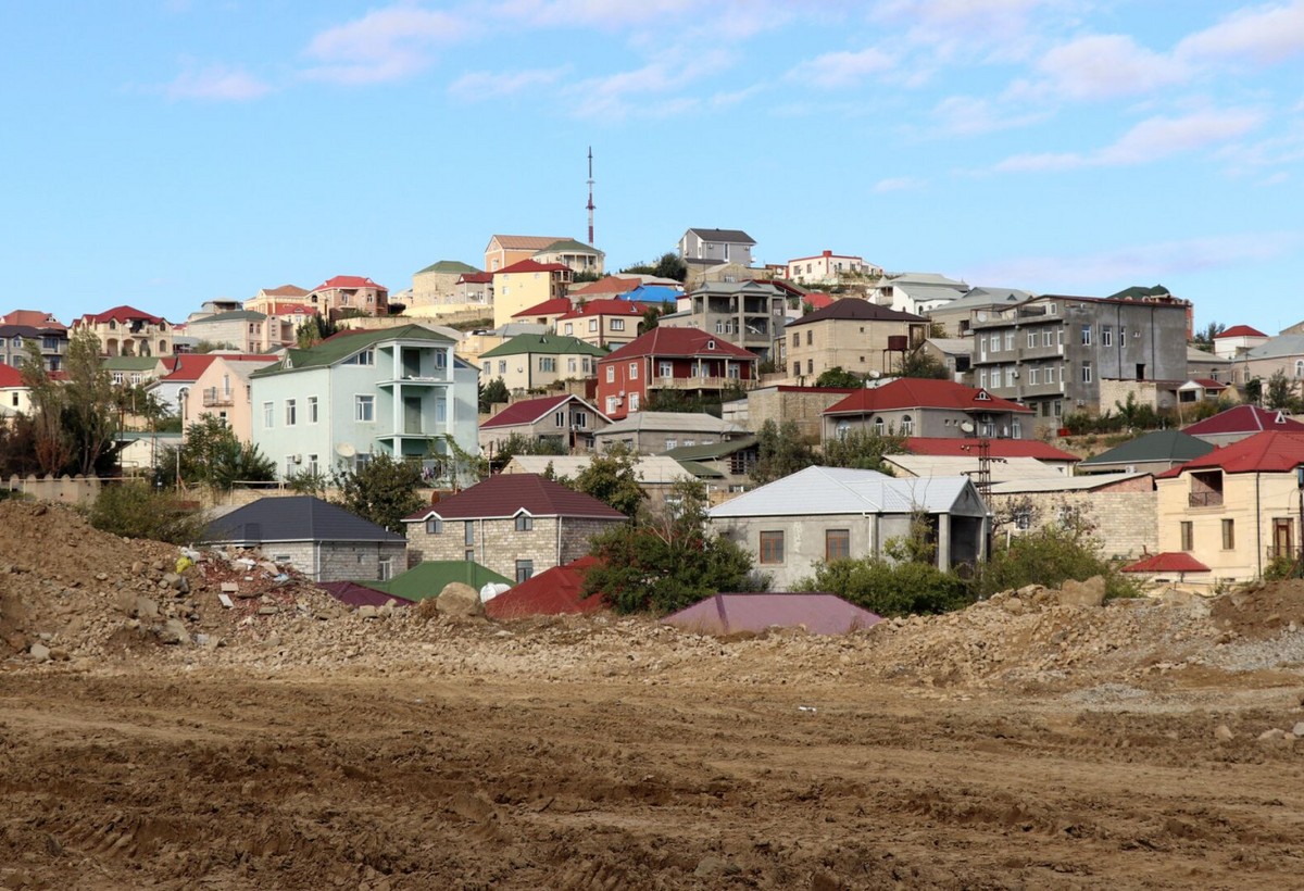Sənədsiz evlərin dövlət reyestrinə alınmasında süründürməçilik yığışdırılır - QƏRAR