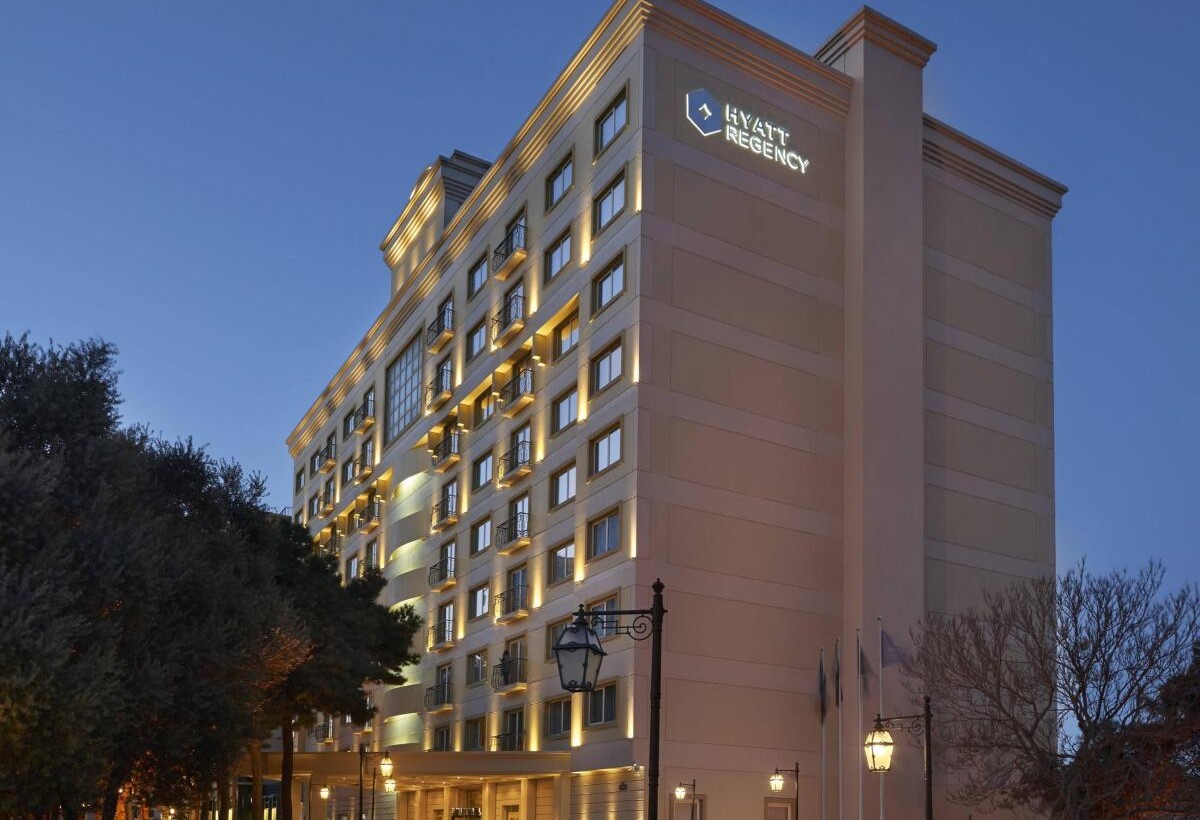 “Hyatt Regency Baku” hotelinin sahibi yenidən təşkil olunur