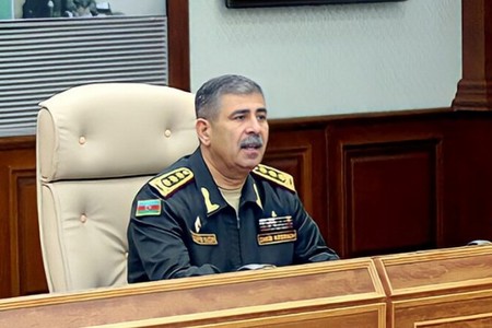 Zakir Həsənov Orduda innovativ texnologiyaların tətbiqinə xüsusi diqqət yetirilməsini TAPŞIRDI