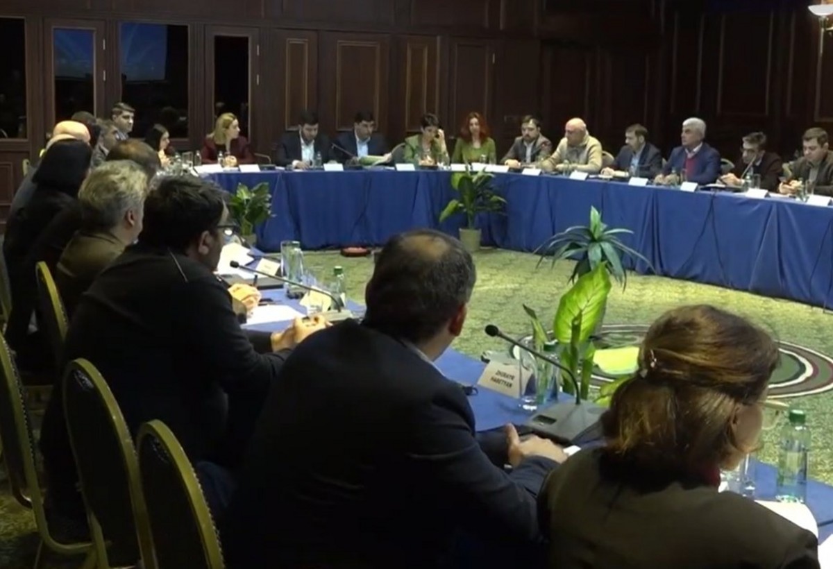 Ermənistanda keçirilən “Sülh körpüsü” təşəbbüsünün üçüncü konfransı keçirilib