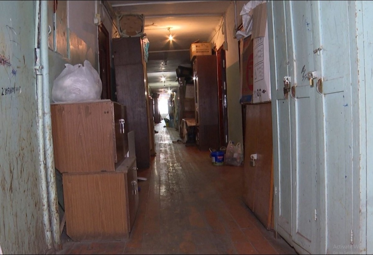 Mənzilləri siçanlar basıb: Yataqxana bərbad vəziyyətdə - VİDEO