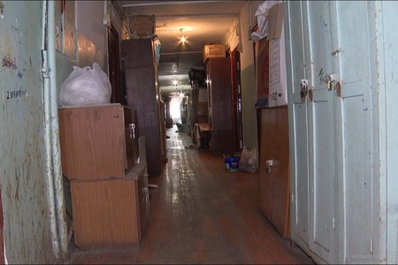 Mənzilləri siçanlar basıb: Yataqxana bərbad vəziyyətdə - VİDEO