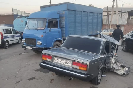 Göygöldə yük və minik maşınları toqquşdu: yeniyetmə yaralandı