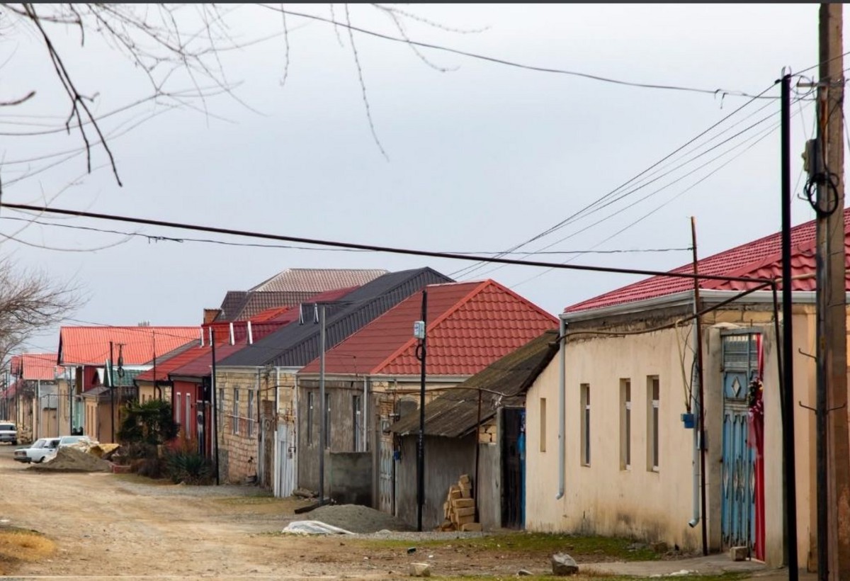 Sarıtəpə kəndində evlərin dam örtüyü yeniləndi - FOTO