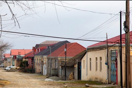 Sarıtəpə kəndində evlərin dam örtüyü yeniləndi - FOTO