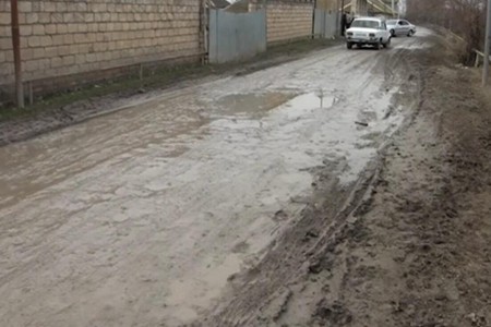 Zərdabın Məmmədqasımlı kəndində yollar bərbad, məktəb və uşaq bağçası yararsız vəziyyətdə