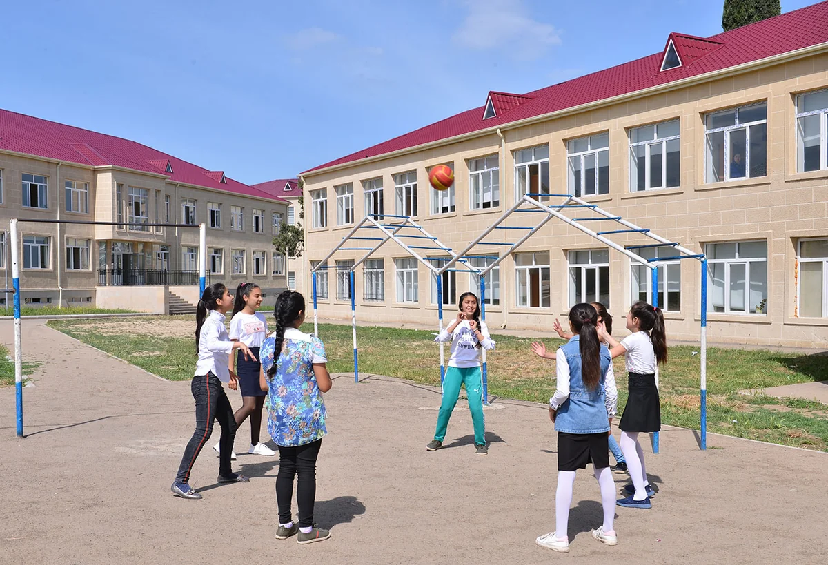 İnternatlarda NÖQSANLAR: Hamam işləmir, uşaqların geyimi uyğunsuz