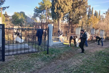 Qazaxda qəbiristanlıqlar təmizlənir