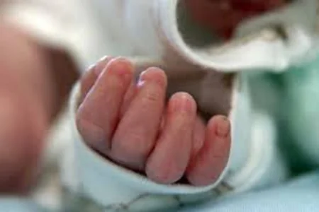 Gəncədə 2 yaşlı körpə ölüb