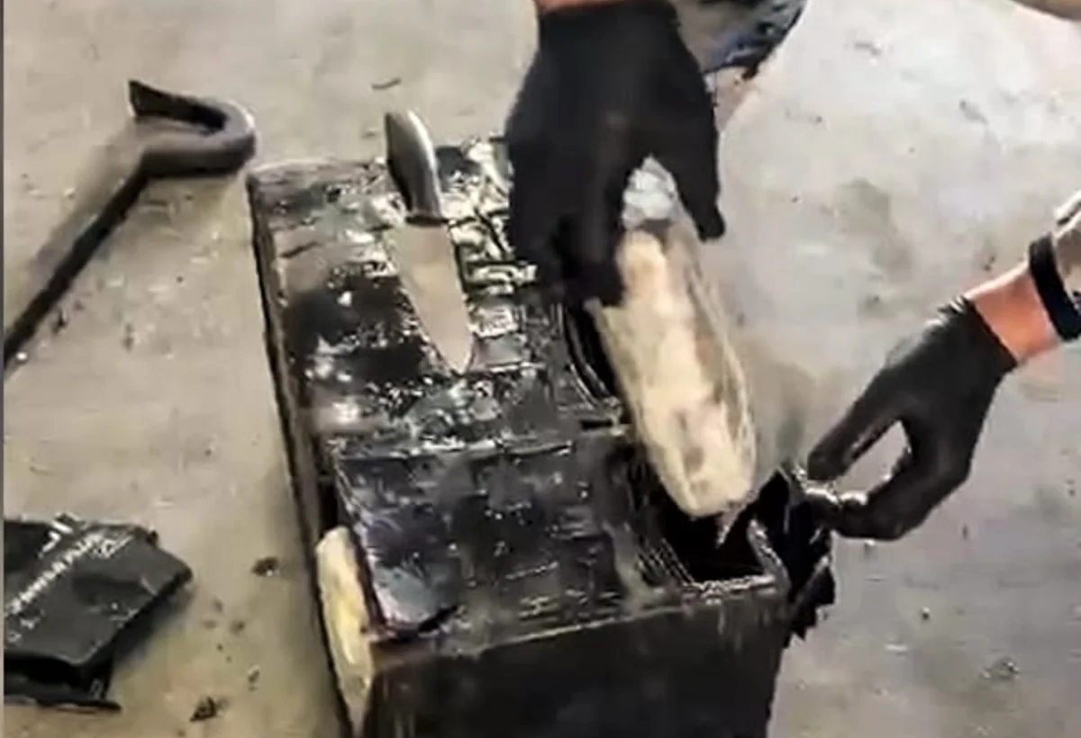 Yük maşının akkumulyatorunda narkotik keçirmək istədilər - FOTO