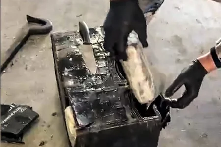 Yük maşının akkumulyatorunda narkotik keçirmək istədilər - FOTO