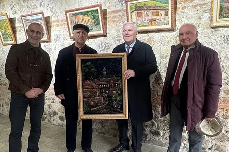 Vahid Mustafayev Şəkidə rəsm qalereyası açıb - FOTO