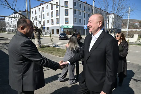 Prezident və ailə üzvləri Xocavənd şəhərində - FOTO