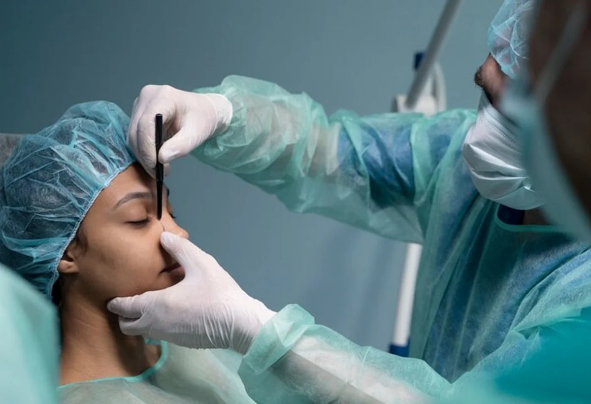 Səhiyyə naziri ölkədə plastik cərrahiyyə ilə bağlı durumu açıqladı