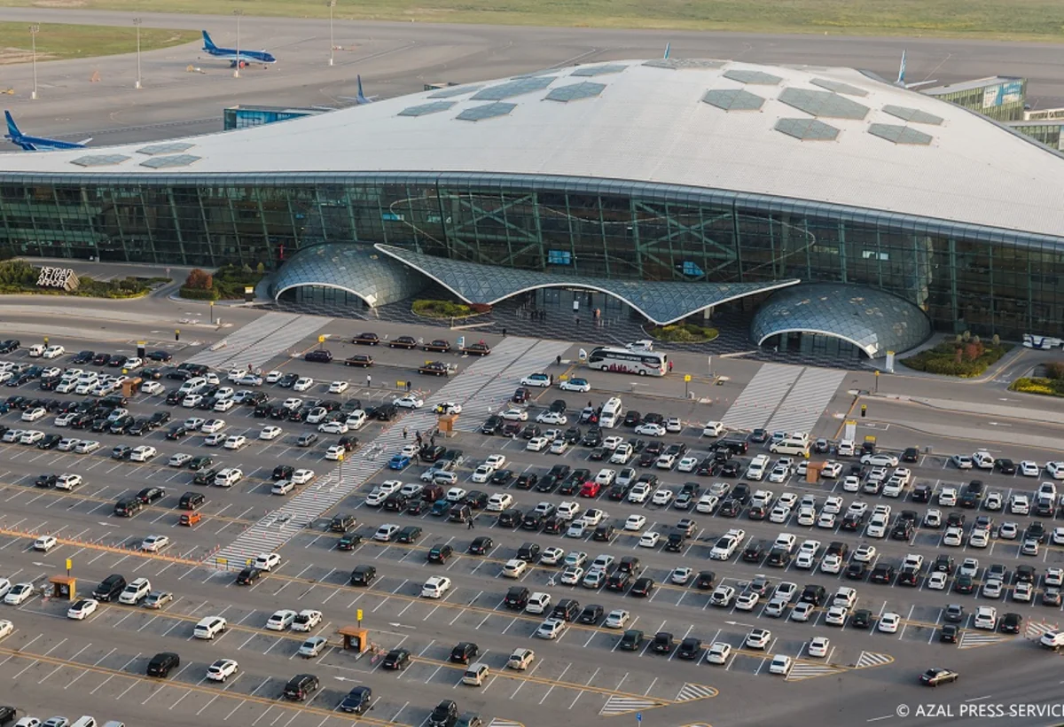 İrandakı vəziyyətə görə iki təyyarə reysi Bakıya geri qayıdıb