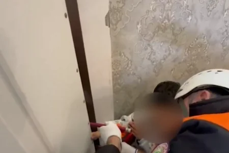 Gəncədə 3 yaşlı uşaq belə xilas edildi - VİDEO