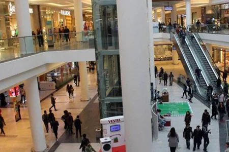 Bakıda ticarət mərkəzi bağlanır