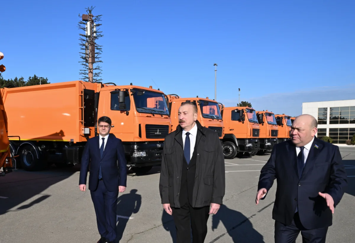Prezident Gəncədə istehsal edilən texnikalarla tanış olub - FOTO