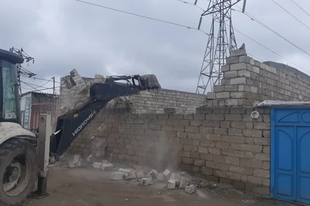 Buzovnada qanunsuz tikili Agentlik tərəfindən belə dağıdıldı - VİDEO
