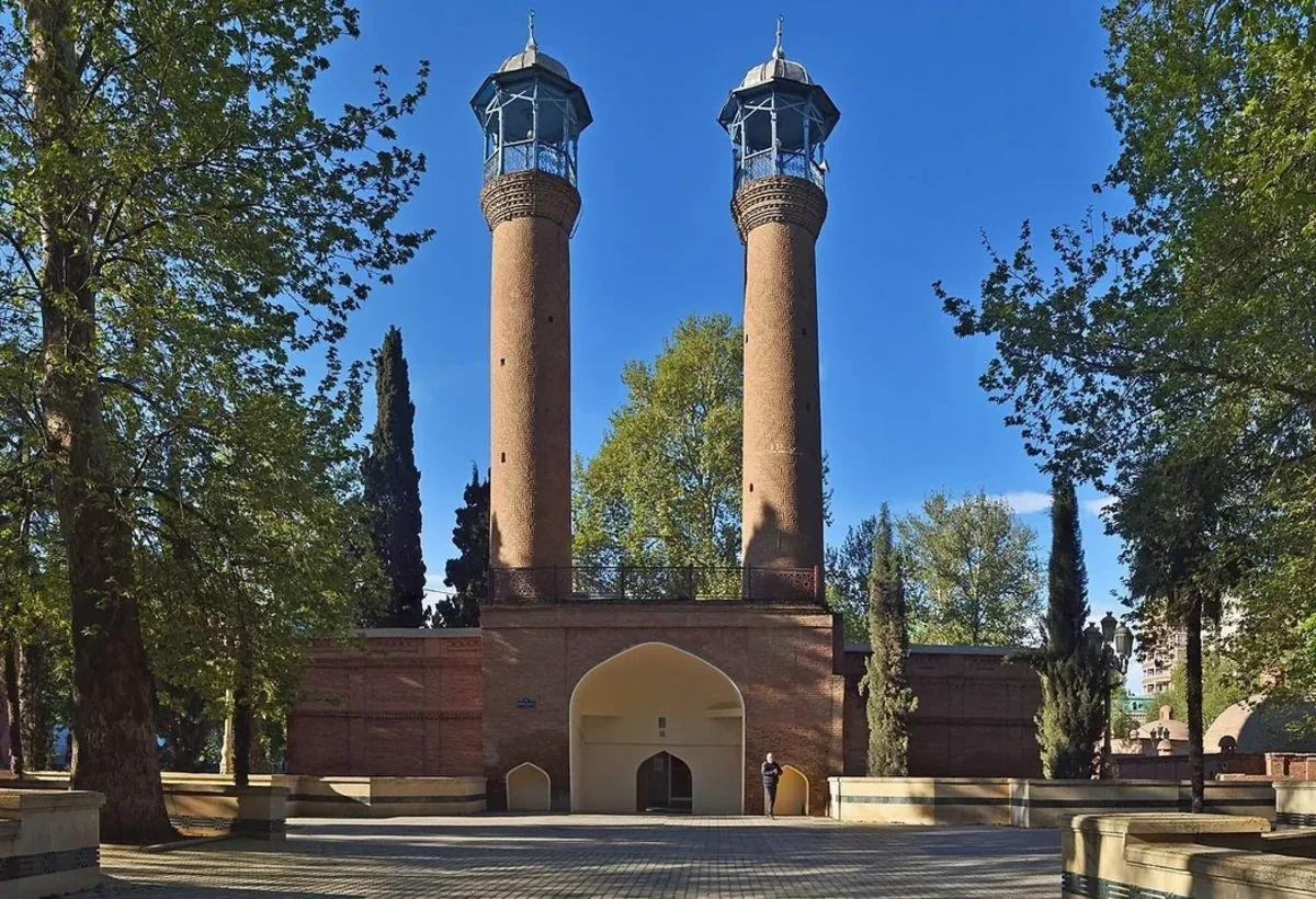 Gəncənin Cümə məscidi təmir olunacaq - 1,6 milyon manat ayrıldı