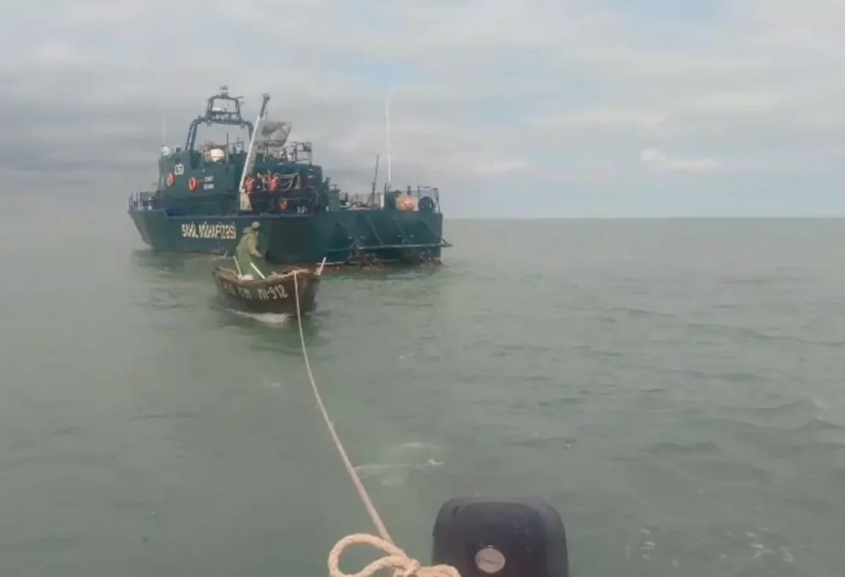 Sərhədçilər dənizdə qalan Neftçala sakinlərini xilas etdilər