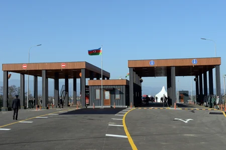 Azərbaycan xarici diplomatların İrandan evakuasiyasına kömək edir