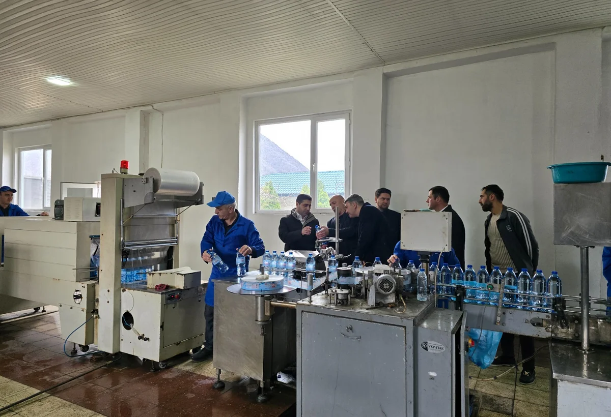 Qax icra başçısı daha bir mineral su firması ilə tanış olub