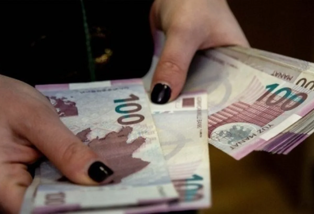 Sırğasını satıb oğlunu işə düzəltmək istədi - Dələduzluğun qurbanı oldu