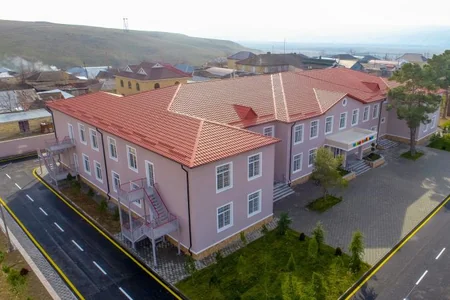 Bu qəsəbə sakinləri su və kanalizasiya xəttinin olmamasından əziyyət çəkir