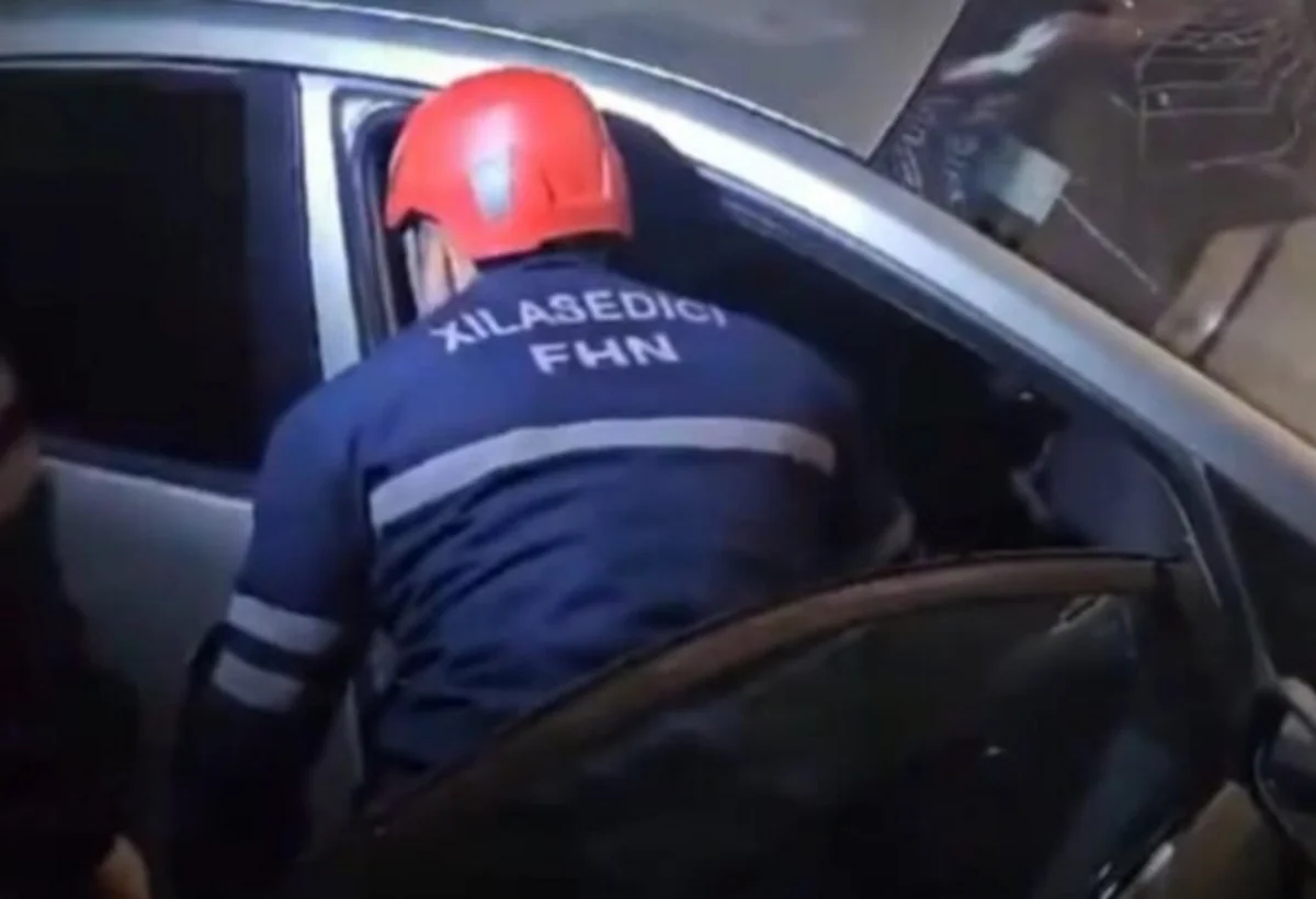 Zəncirvari qəzadan sonra Priusun sərnişini belə çıxarıldı - VİDEO