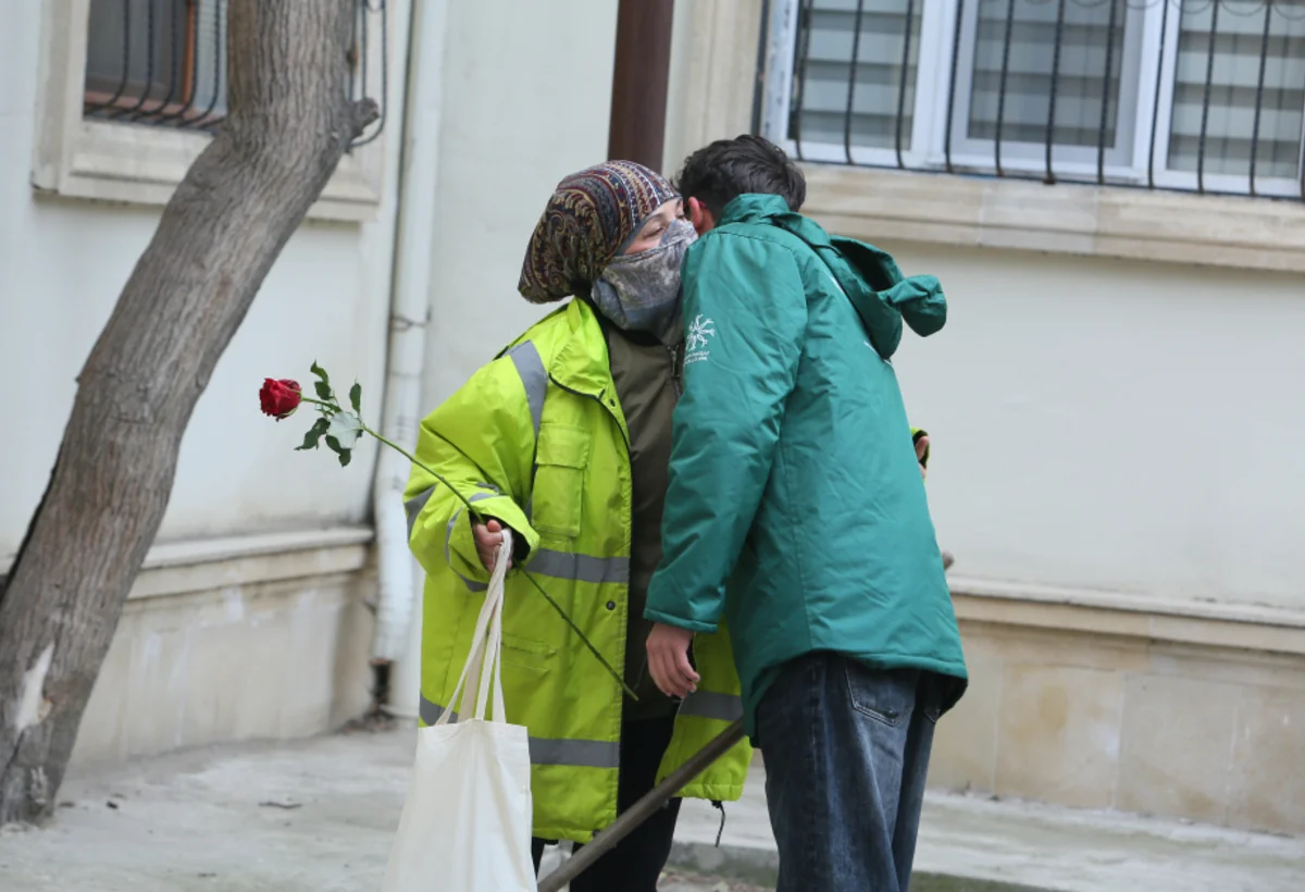 Şəhər təsərrüfatında çalışan xanımlara SÜRPRİZ