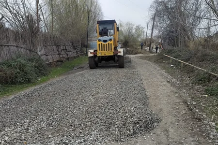 Göyçayda 5 kəndin yolları təmir olundu, yeni avtobus dayanacağı quraşdırıldı