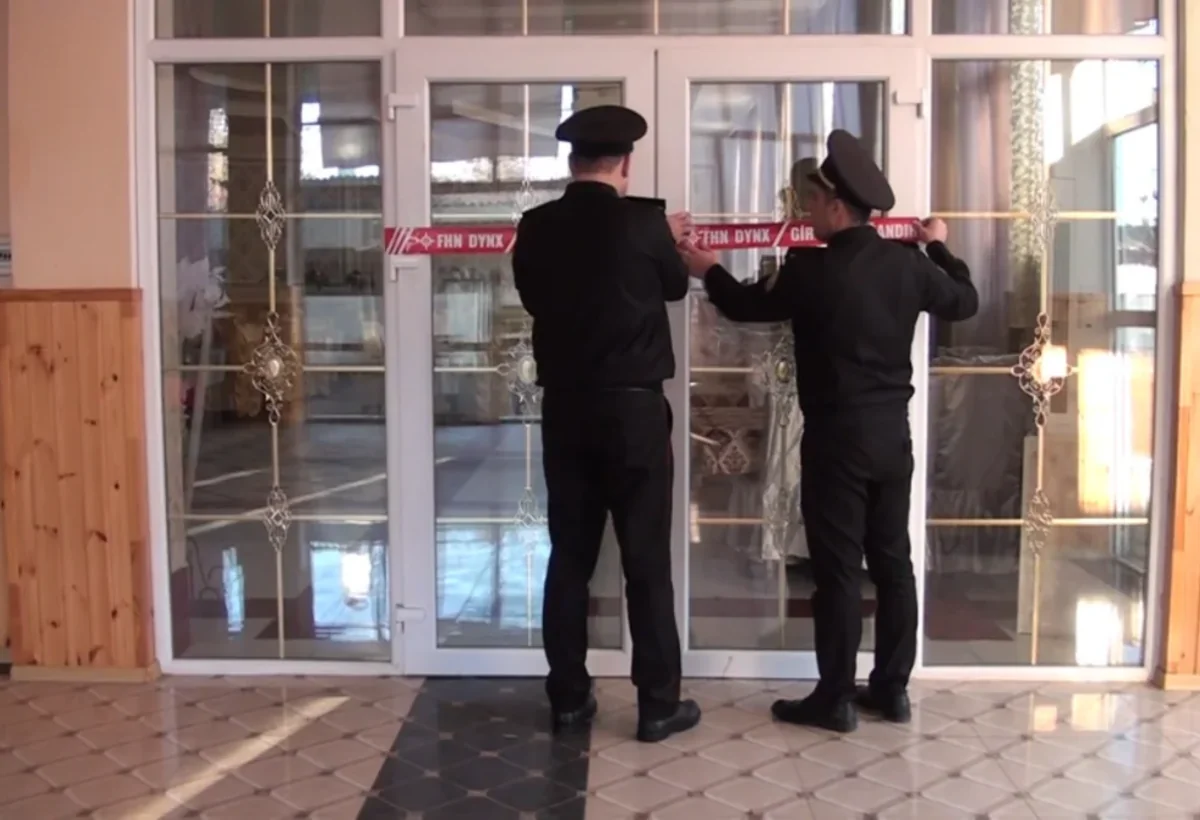 Şadlıq sarayında nöqsanlar: Qapısına möhür vuruldu - VİDEO