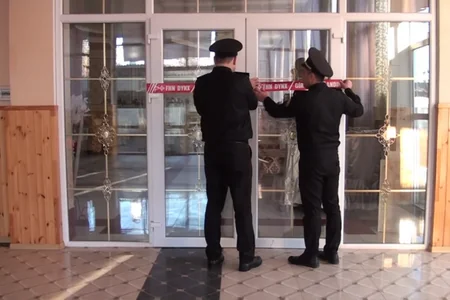 Şadlıq sarayında nöqsanlar: Qapısına möhür vuruldu - VİDEO