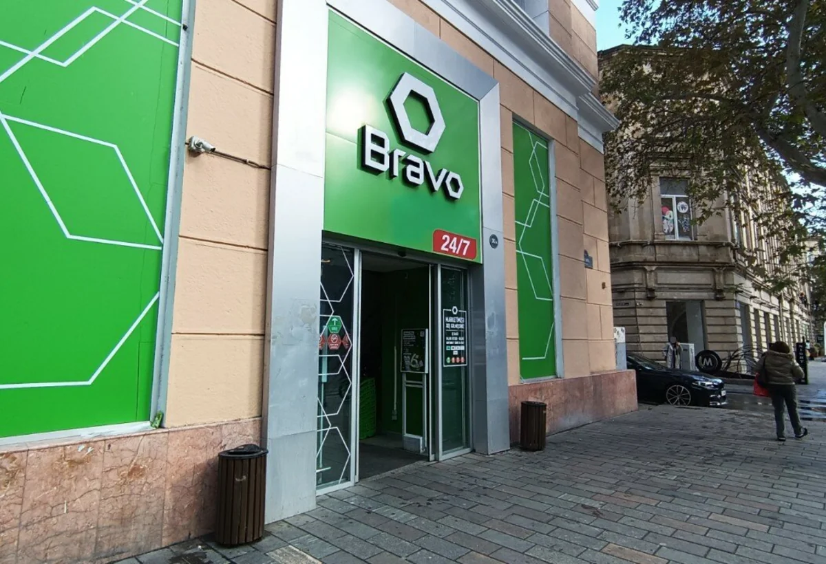 “Bravo” eyni çörəyi müxtəlif mağazalarında fərqli qiymətə satır
