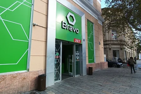 “Bravo” eyni çörəyi müxtəlif mağazalarında fərqli qiymətə satır