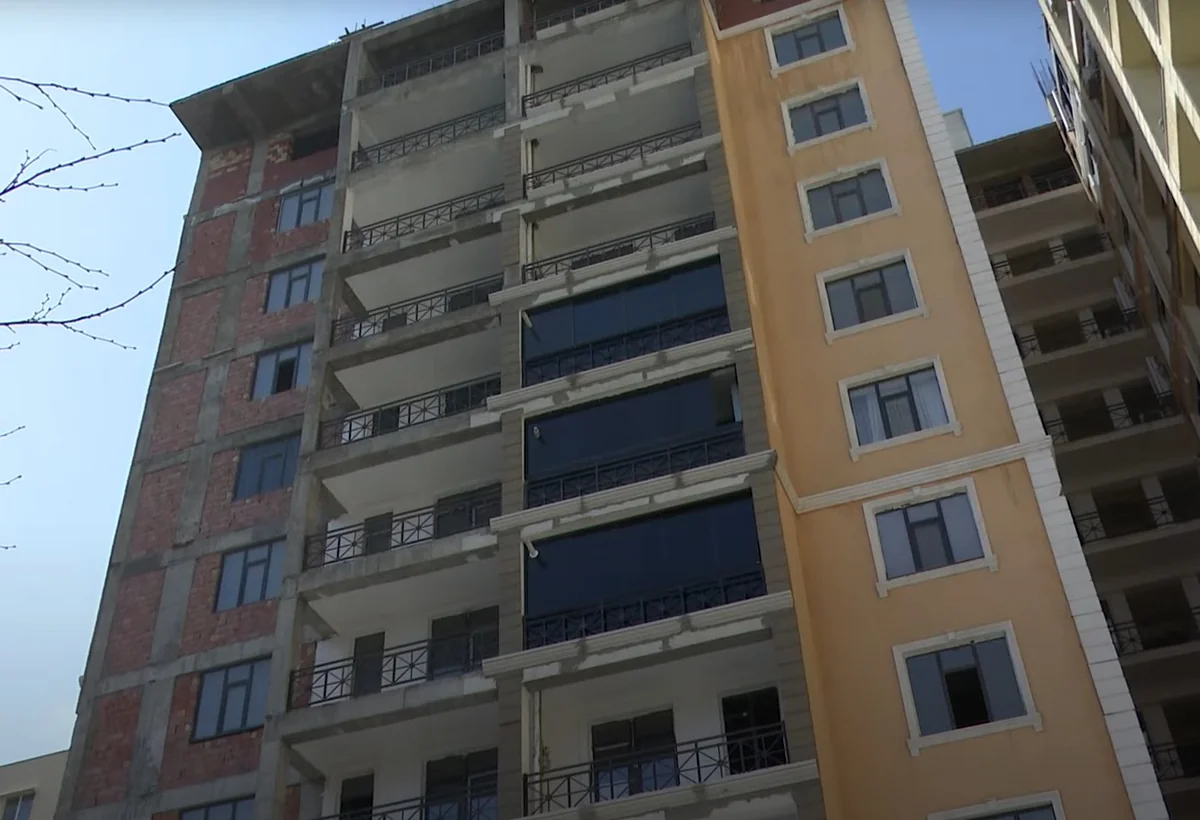Bakıda tikinti şirkəti mənzilləri satıb, binanın inşasını isə dayandırıb - VİDEO