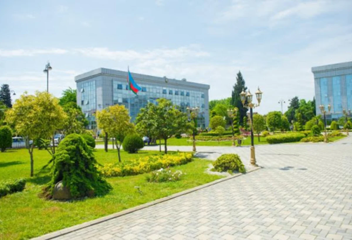 Lənkəranın icra hakimiyyətində 49 nəfər vəzifəsini itirdi